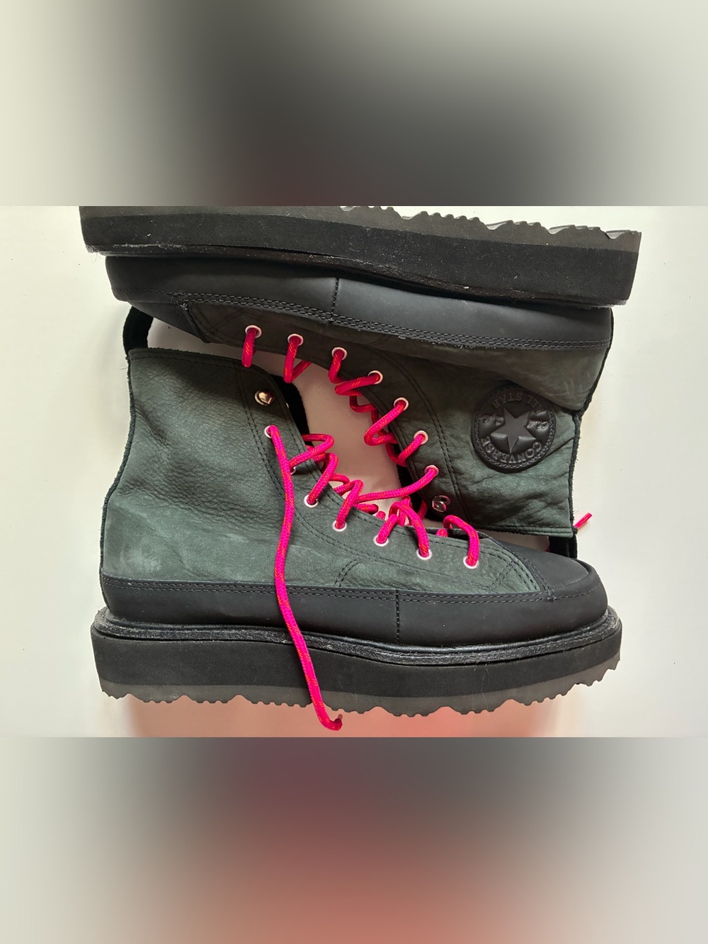 CONVERSE Chuck Taylor Leather Terrain Boots Shoes w/ Pink Laces - Size 5.5M/7W